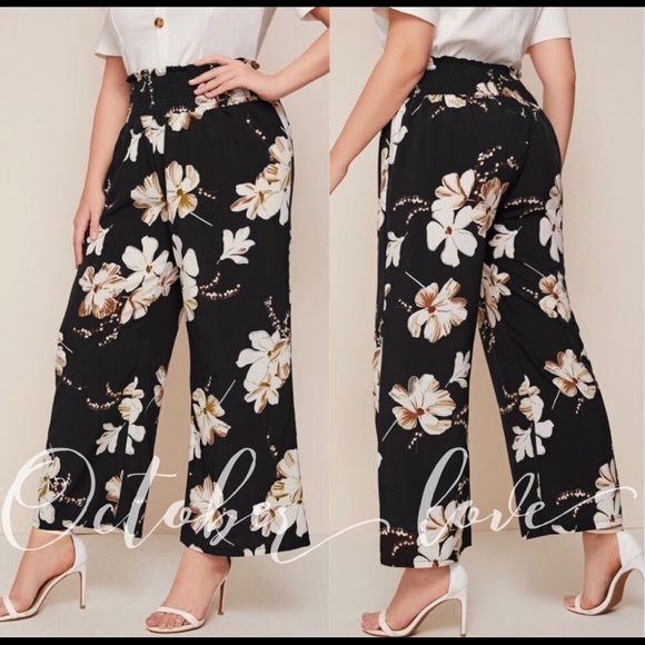 PLUS Size Floral Print Pants - Picture 2 of 4
